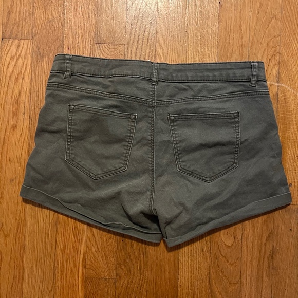 H&M Olive Green Shorts - Picture 2 of 3